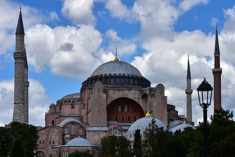 Türkiye'de en çok ziyaret edilen camiler belli oldu