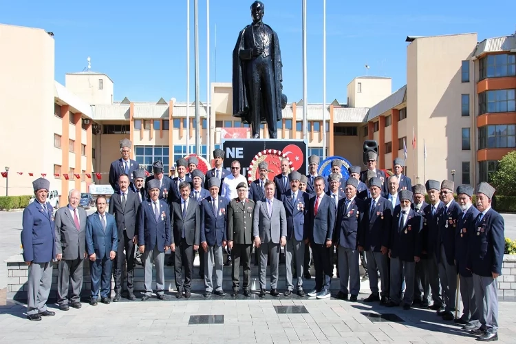 Erzincan’da 19 Eylül Gaziler Günü törenle kutlandı haberinin görseli