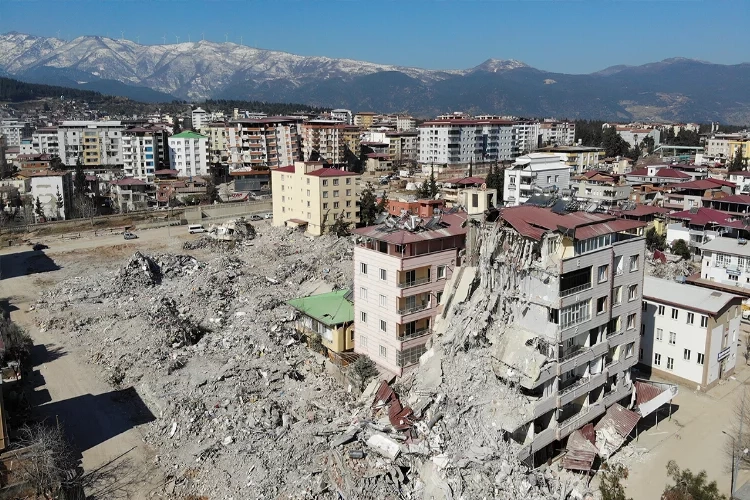 Depremde yıkılan bina ile ilgili eksik ve hatalı proje iddiası