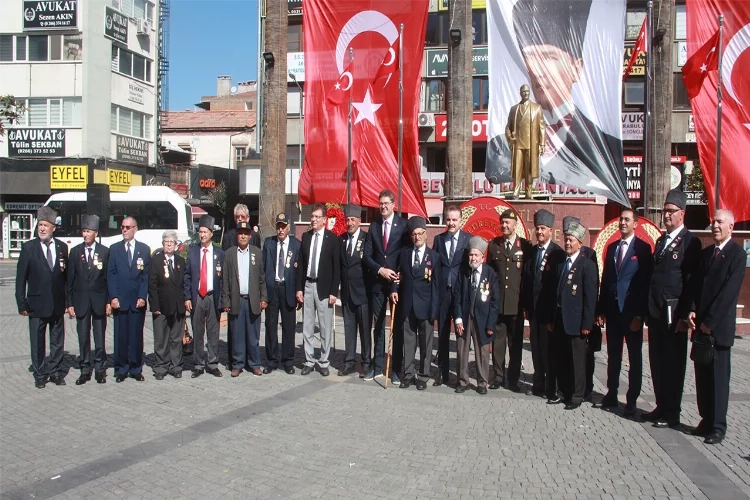 Balıkesir’de 19 Eylül Gaziler Günü törenle kutlandı haberinin görseli
