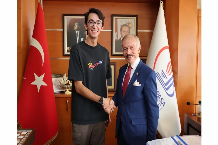 Dünya şampiyonu Mete Gazoz Bayrampaşa'da haberinin görseli