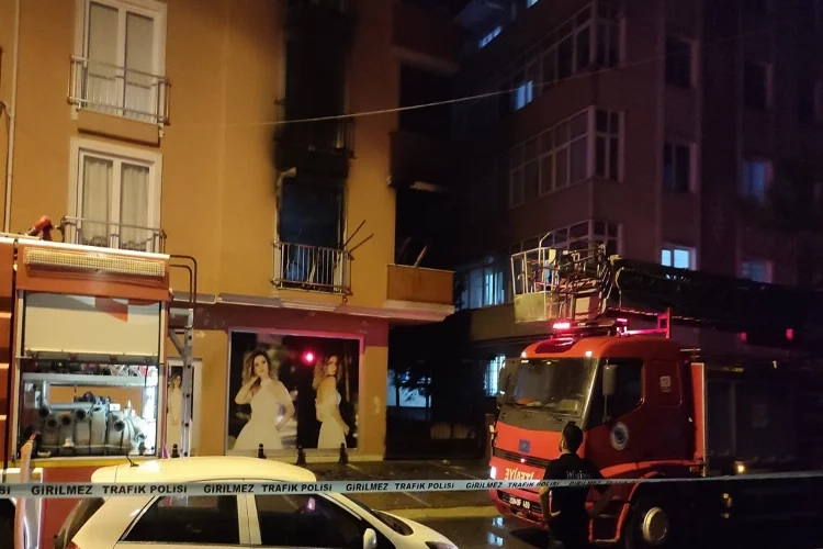 Tekirdağ’da 5 katlı binada yangın paniği haberinin görseli