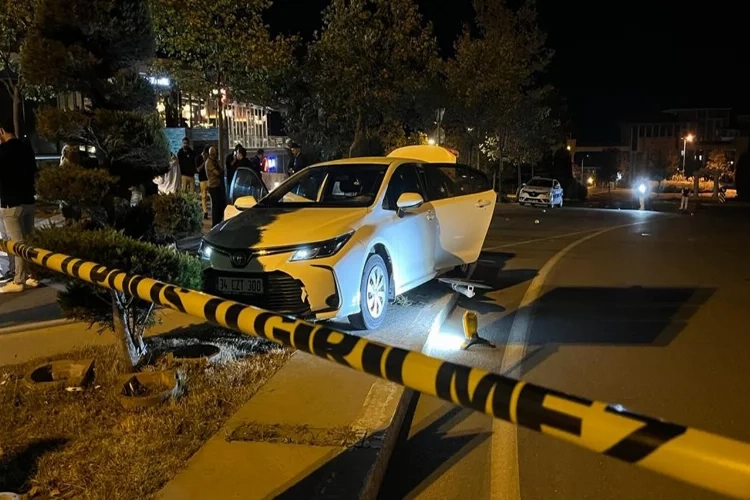 Mafya babasının yeğeninin bulunduğu aracı kurşun yağmuruna tuttular haberinin görseli