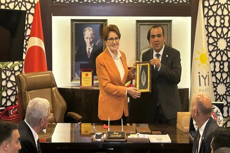 Akşener’den siyaset göndermeli hediye yorumu: Bundan sonra ‘dimdik’ olacağım