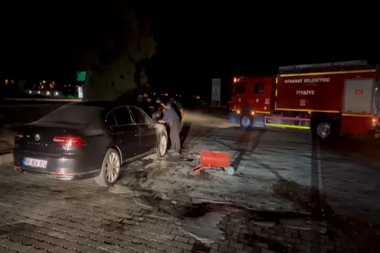 Seyir halindeki otomobilin motoru yandı