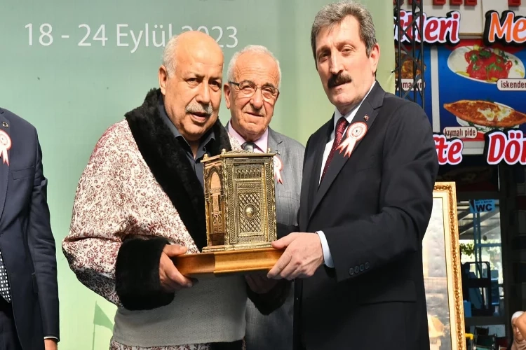 Samsun’da ayakkabıcı yılın ahisi seçildi haberinin görseli