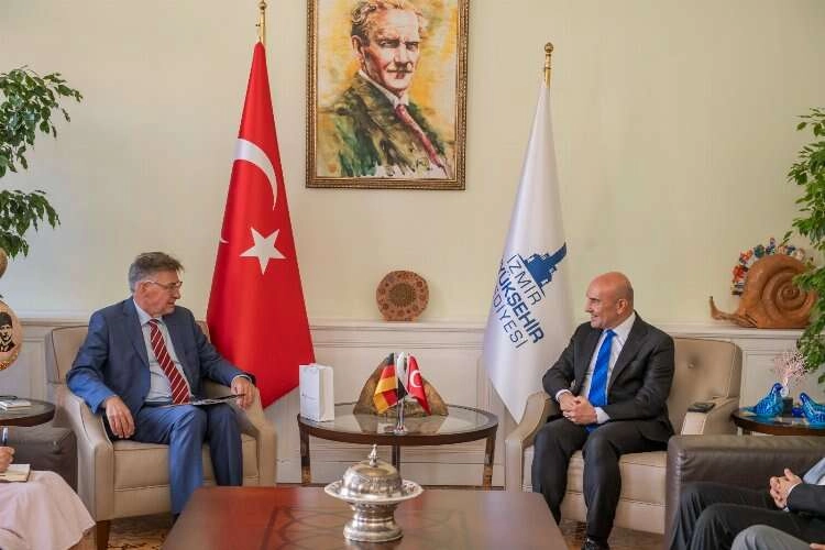 Almanya İzmir Başkonsolosu Schröer Tunç Soyer’i ziyaret etti haberinin görseli