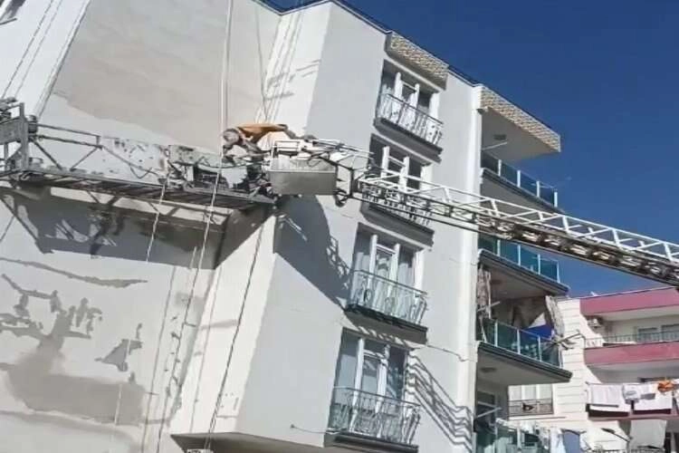 Adıyaman'da iskelede mahsur kalan işçiler kurtarıldı haberinin görseli