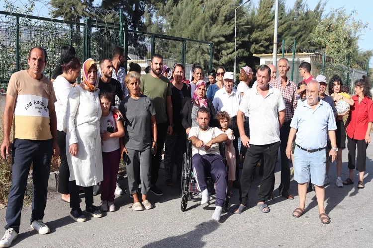 Depremzedelerden tepki: İzmir'deki konteyner kent kapatılmasın! haberinin görseli