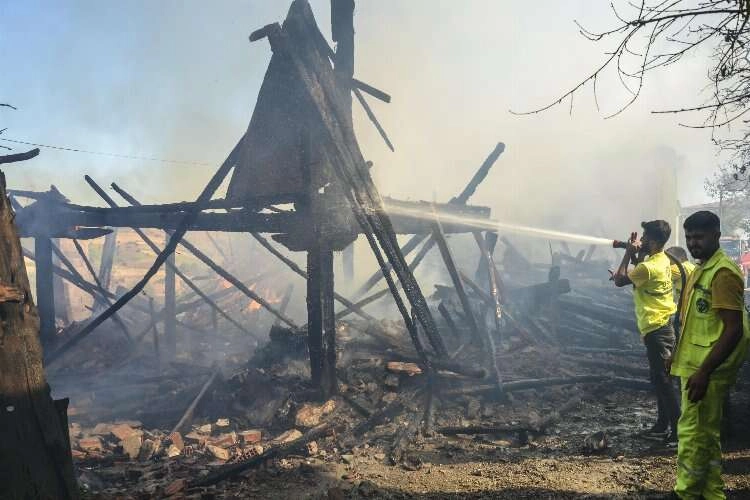 Kastamonu'da yangın: 3 ev ve 1 ahır kül oldu haberinin görseli