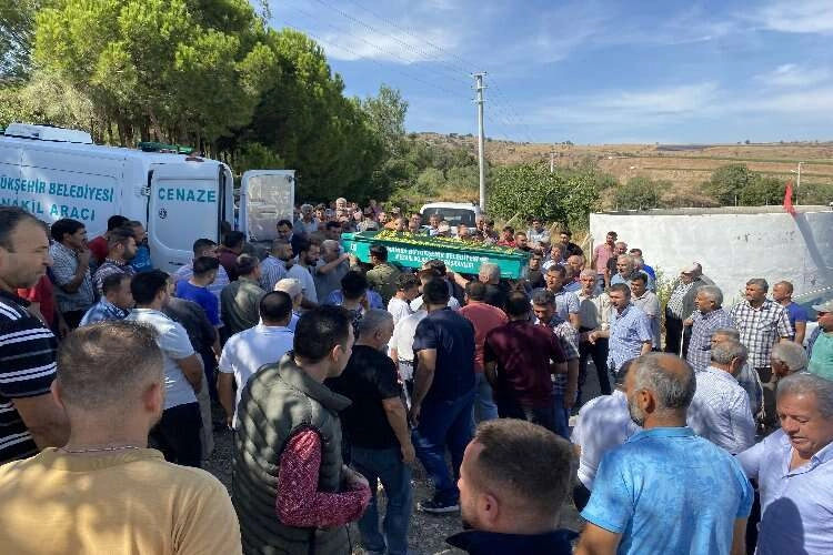 Manisalı öğrenciler son yolculuğuna uğurlandı haberinin görseli