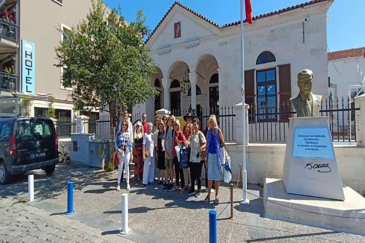 Paleo Fokea’dan Eski Foça’ya yüz yıllık hasretle geldiler haberinin görseli