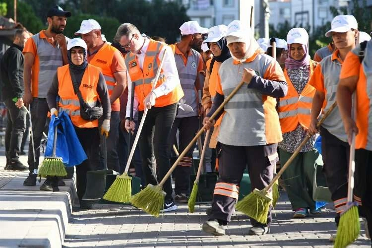 Menemen Belediyesi sildi süpürdü haberinin görseli