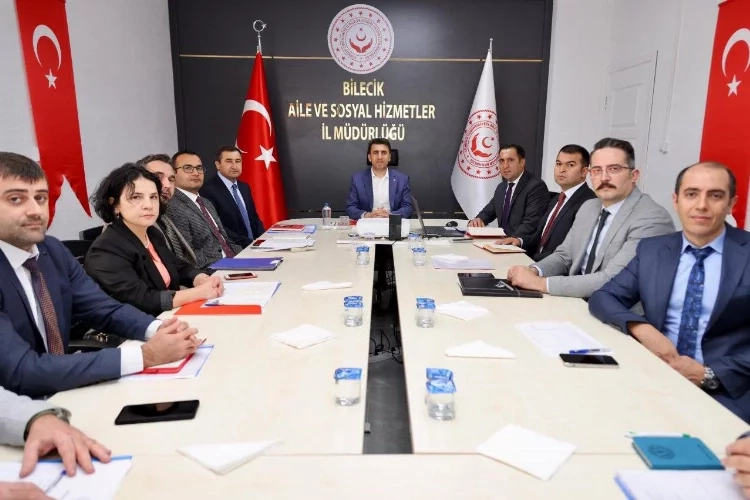 Bilecik Valisi Aygöl, projeler hakkında bilgi aldı haberinin görseli