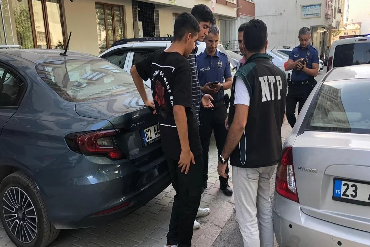 Elazığ’da okul önlerinde denetim sürüyor   haberinin görseli