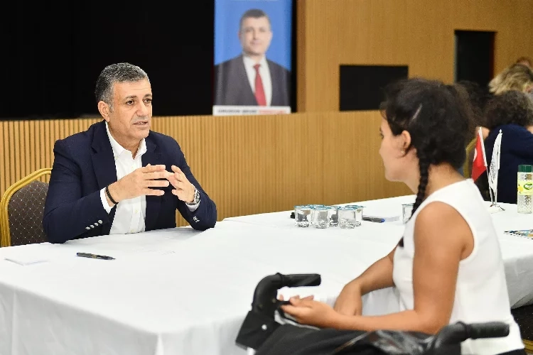 Esenyurt Belediye Başkanı Bozkurt vatandaşları dinledi haberinin görseli
