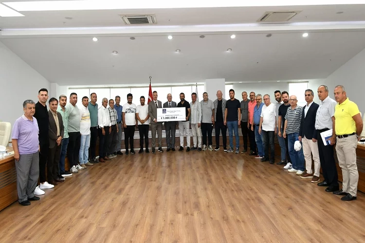 Karabağlar’da amatör spor kulüplerine büyük destek! haberinin görseli