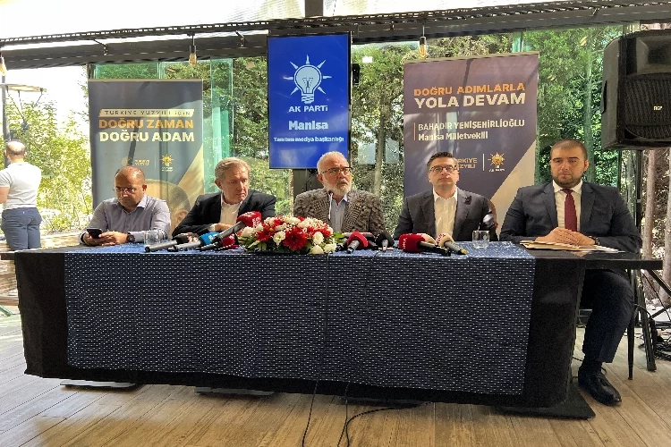AK Parti Manisa'da yerel ve ulusal basın ile bir arada haberinin görseli