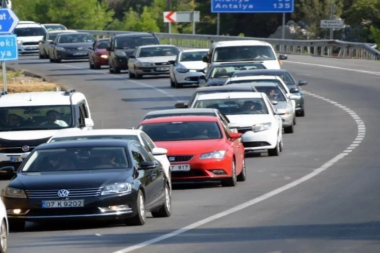 Antalya'da motorlu kara taşıtları sayısı 1 milyonu geçti