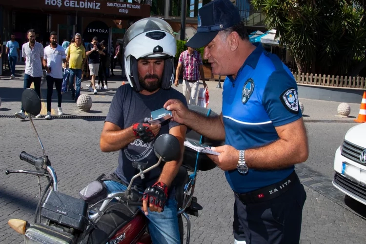 Büyükşehir Belediyesi kent genelinde ‘Tüketici Hakları Rehberi’ dağıttı haberinin görseli