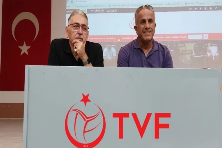 İzmir'de Voleybol Oyun Kuralları Semineri düzenlendi haberinin görseli