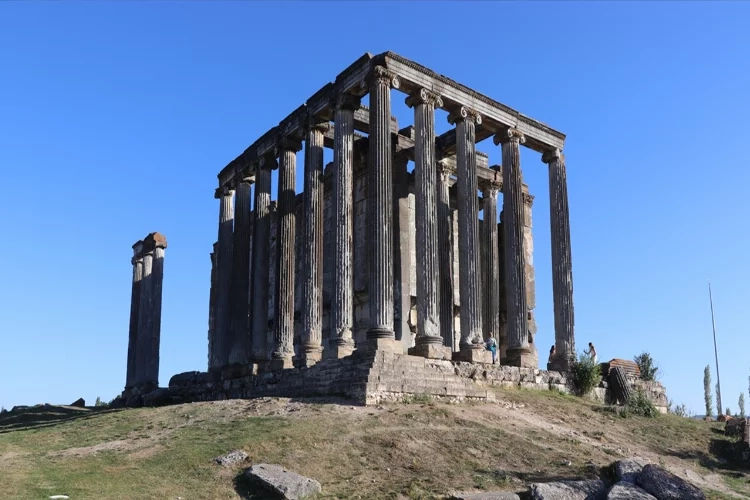 Kütahya'daki kazıda makyaj malzemeleri bulundu