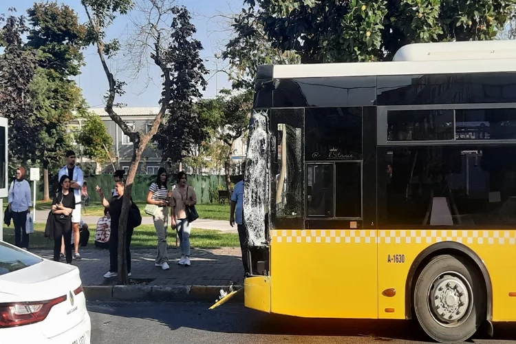 Beyoğlu’nda kaza: Tramvay İETT otobüsüne çarptı haberinin görseli