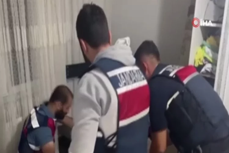 İzmir’de terör operasyonu kapsamında 10 gözaltı haberinin görseli