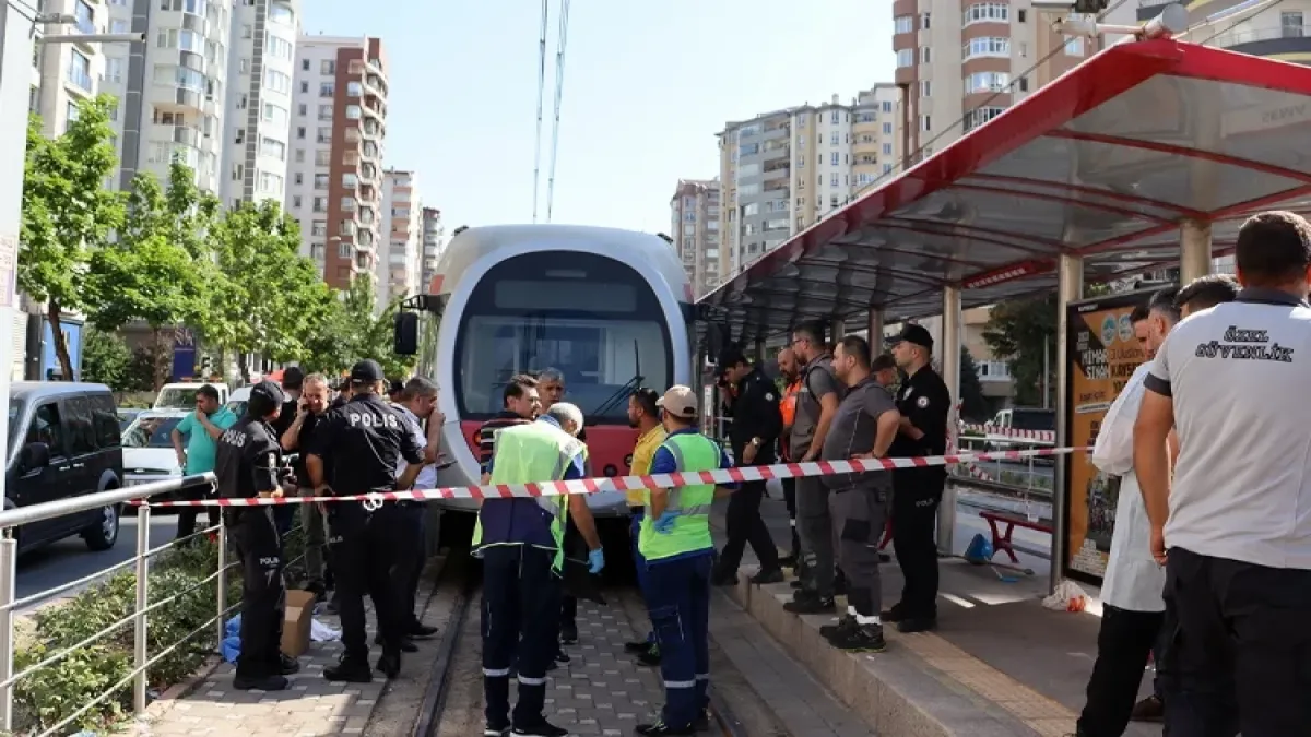 Tramvayın altında kalarak can verdi haberinin görseli