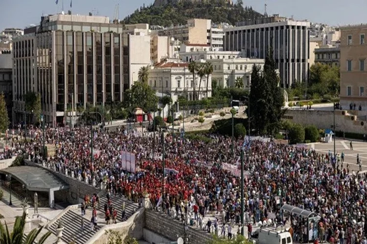 Komşu ülke Yunanistan’da çalışma süresi değişikliği