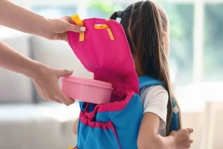 Çocuklarda obezite sorunu! Beslenme çantalarına dikkat haberinin görseli