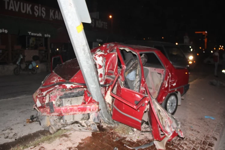Kayseri'de kaza: Aydınlatma direğine çarptı! haberinin görseli
