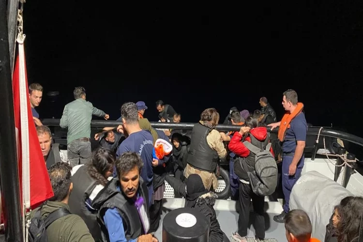 İzmir açıklarında 142 düzensiz göçmen yakalandı haberinin görseli