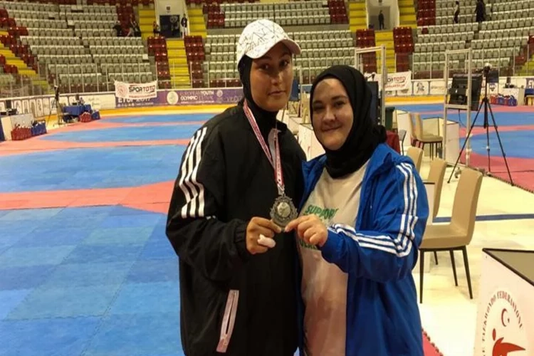 Nisa Nur Bırni, Taekwondo'da Türkiye ikincisi oldu haberinin görseli