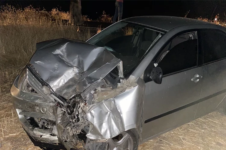 Diyarbakır’da kaza: 3 araç birbirine girdi haberinin görseli