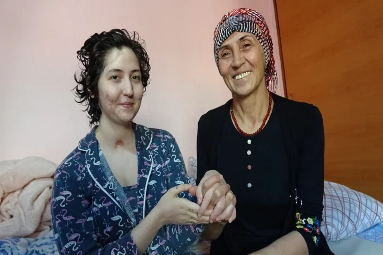 Yaşaması imkansız dediler, annesinin desteğiyle yeniden hayata tutundu haberinin görseli