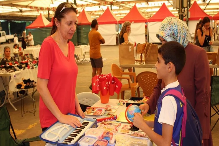 Karşıyaka’da İkinci el eşyalar pazarda değerlendi haberinin görseli