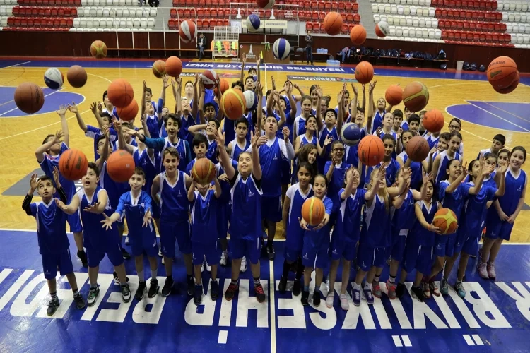 İzmir’de spor okullarında yeni dönem haberinin görseli