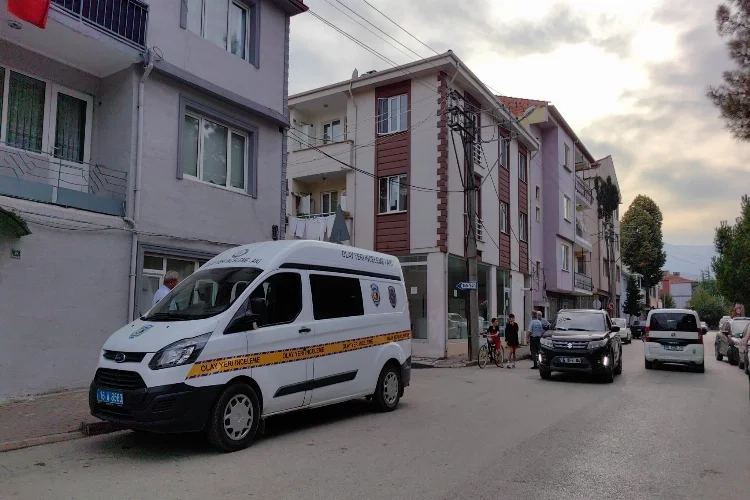 3. kattan düşen 2 yaşındaki çocuk ağır yaralandı haberinin görseli