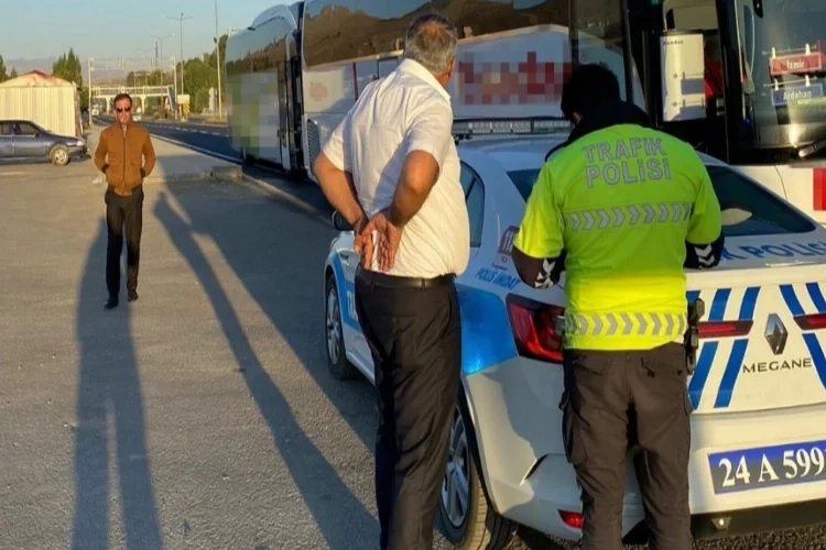 Erzincan’da trafik ekiplerinden sürücülere mola ve uyarı haberinin görseli