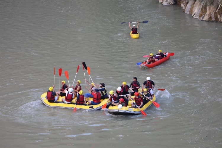 Erzincan'da rafting keyfi