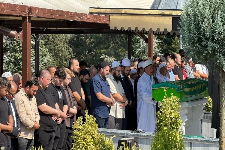 Düzce'de iş adamı Akdoğan son yolculuğuna uğurlandı haberinin görseli