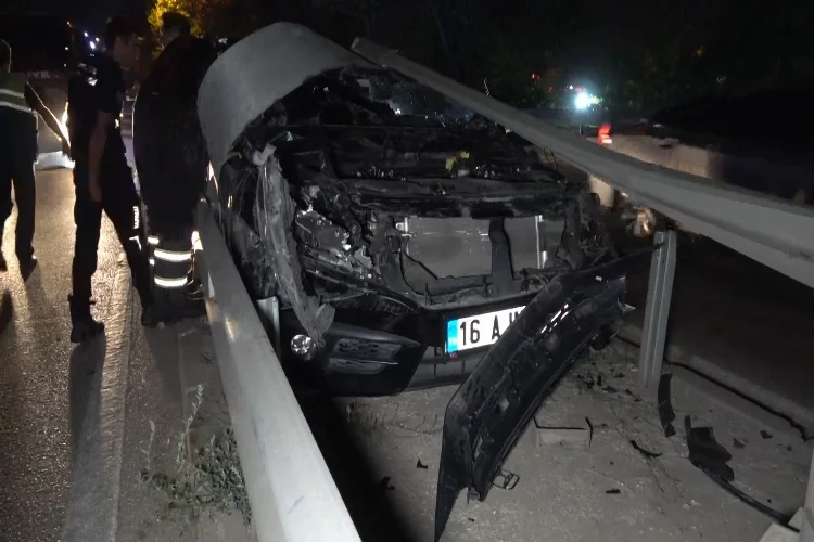 Bursa'da trafik kazası: Aracını bırakıp kaçtı