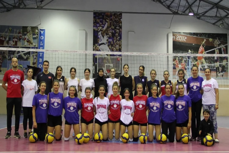 Eskişehirli voleybolcular, Filenin Sultanları’nı örnek alıyor