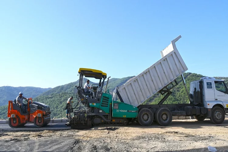 Karabağlar'da onlarca asfalt serildi