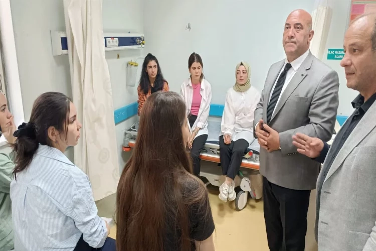 Van'da öğretmenleri taşıyan minibüs kaza yaptı: 12 yaralı haberinin görseli