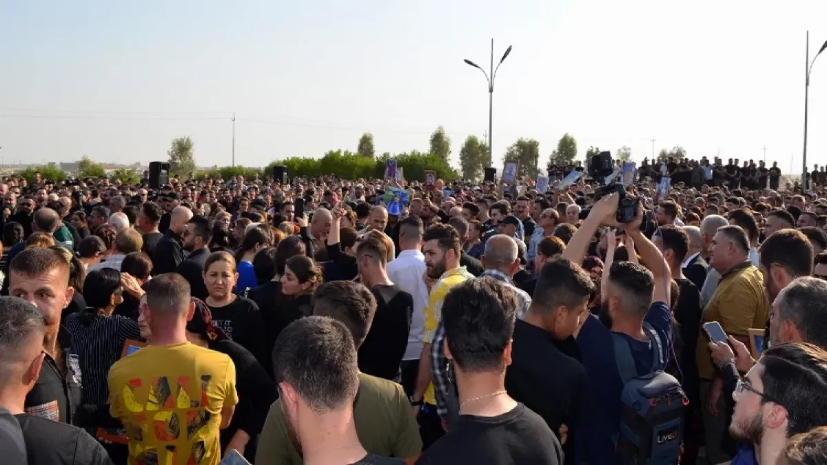 Musul’daki faciada ölen 144 kişi defnedildi haberinin görseli