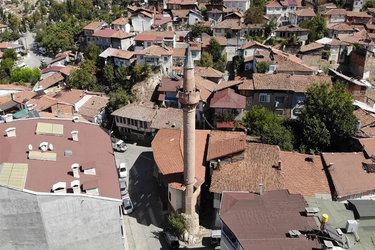 Temelsiz cami 500 yıldır zamana meydan okuyor