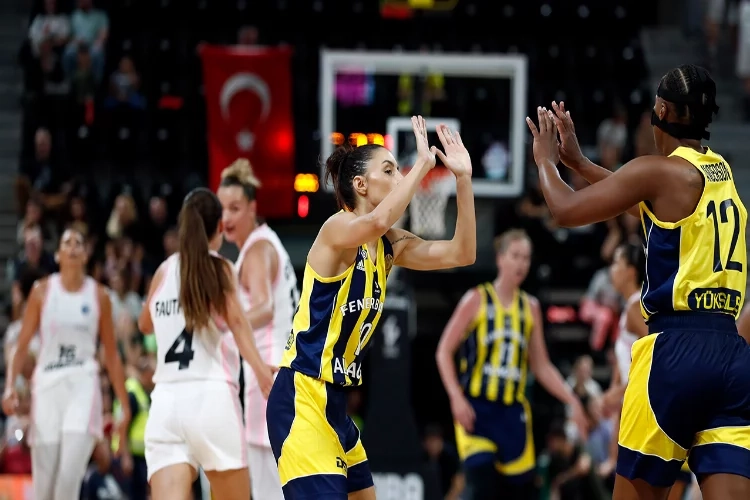 Fenerbahçe, FIBA Kadınlar Süper Kupa'yı kazandı   haberinin görseli