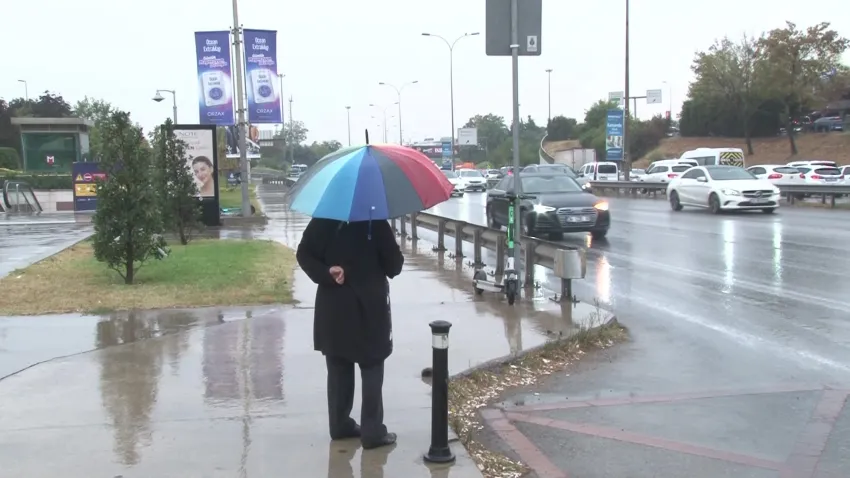 İstanbullular güne yağmurla başladı (2)